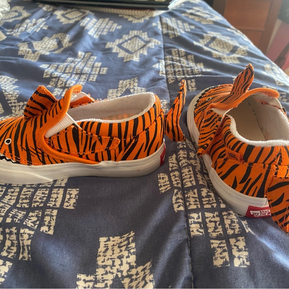 Tiger shark vans size 6.5
